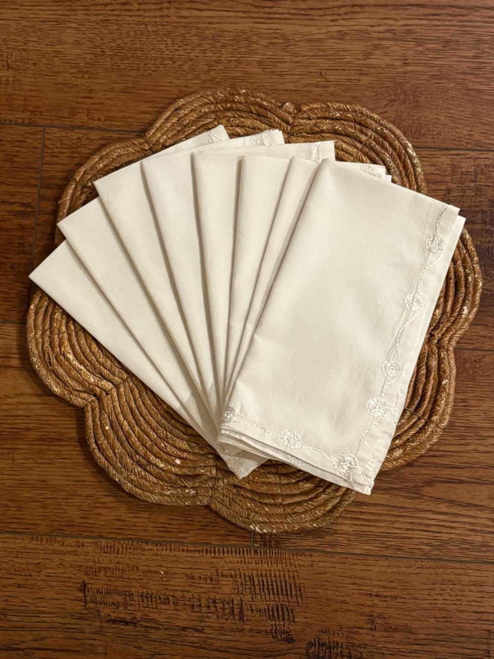 Set of 8 Vintage Ivory Cotton Dinner Napkins Embroidered Floral Trim 20 x 19.5